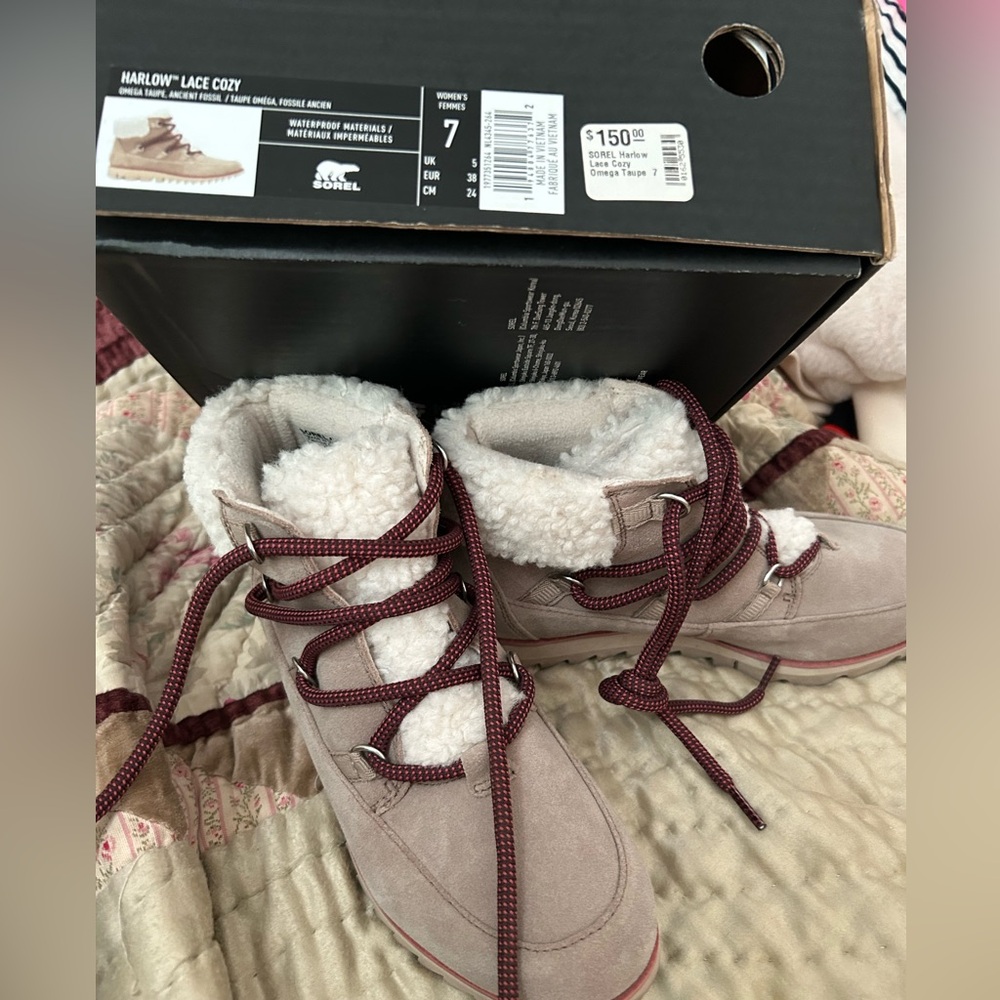 Sorel Harlow Lace Cozy -omega taupe, ancient fossil. Like  new worn once!